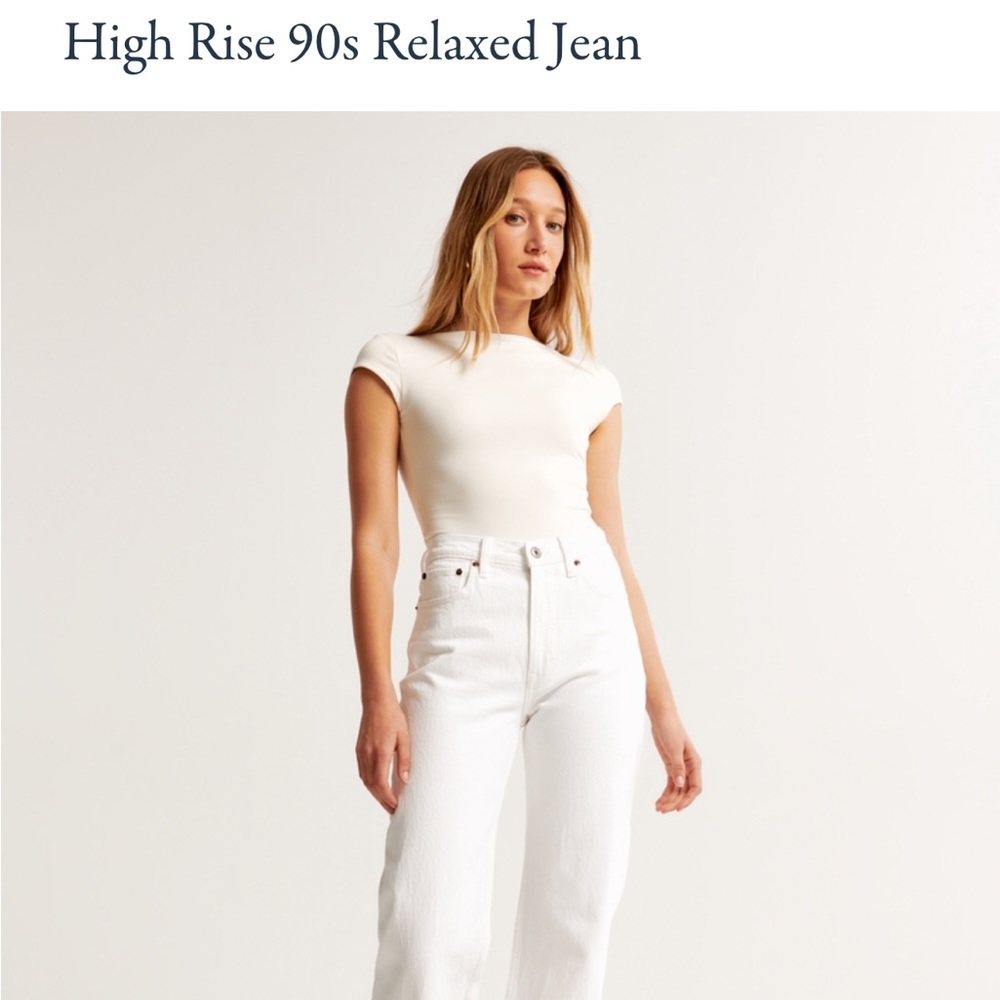 NWT Abercrombie 90’s Relaxed Jeans High Rise. Size 2 Short